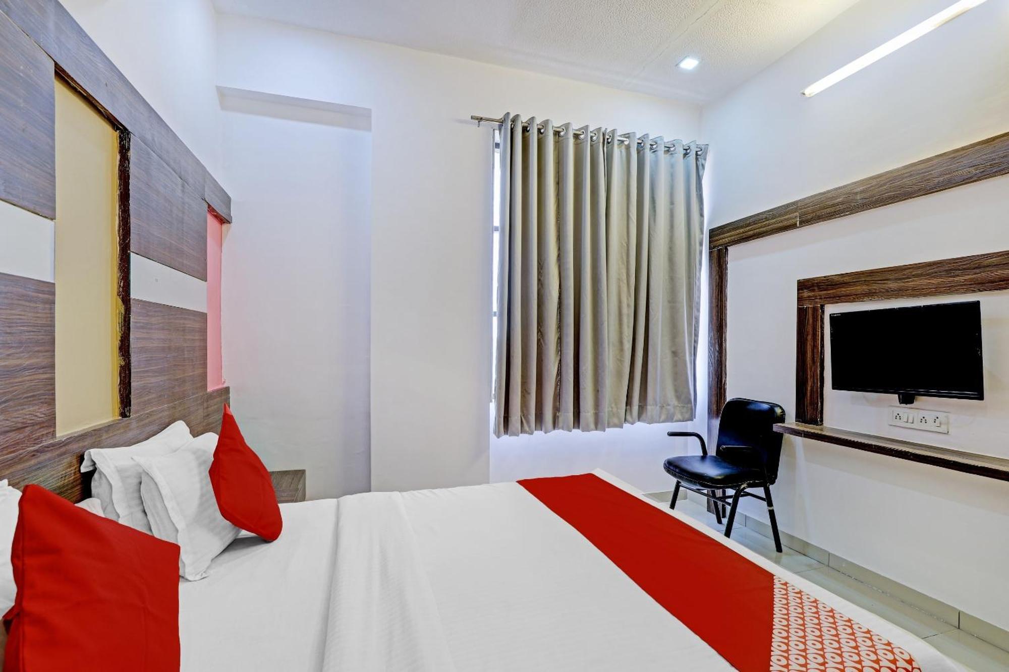 Oyo 11649 Hotel Mahima Gandhinagar Ngoại thất bức ảnh