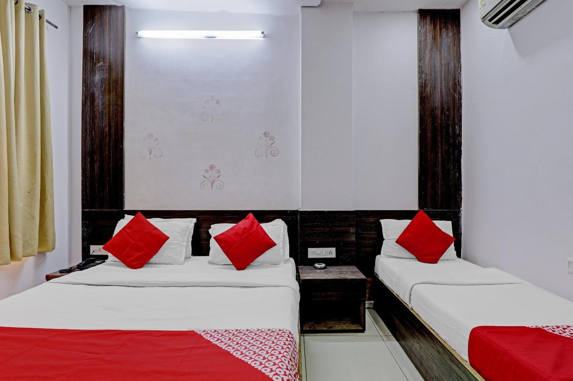 Oyo 11649 Hotel Mahima Gandhinagar Ngoại thất bức ảnh