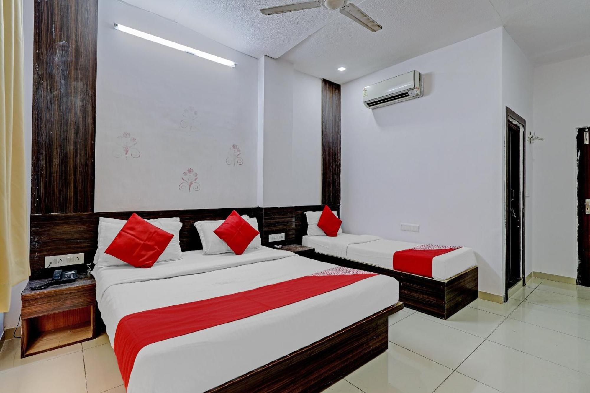 Oyo 11649 Hotel Mahima Gandhinagar Ngoại thất bức ảnh
