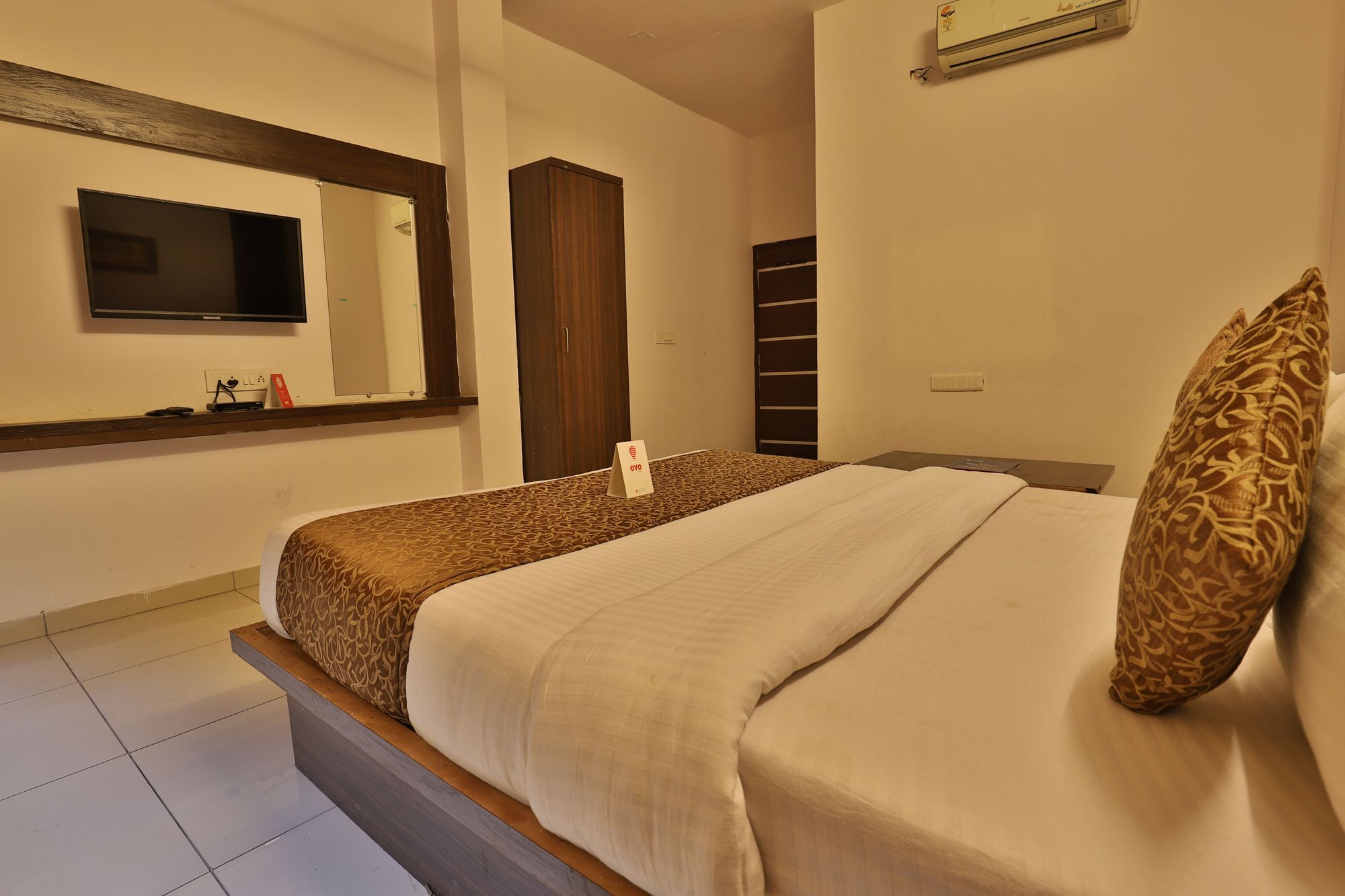 Oyo 11649 Hotel Mahima Gandhinagar Ngoại thất bức ảnh
